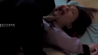 [모델 미디어] 최신 MD-0105 치한이 강제 성교 변태남 미간 청순 소녀를 뒤따르다