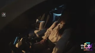차에서 자위하는 암캐 따먹기