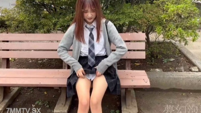 [노모] FC2-PPV-4679410 18 years old's Current K project is currently in the middle of a certain romantic TV milestone. The divine style erotic film and the outstanding light ring. The vulva is taken out of the way, and the vulva leaks out and the love